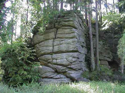 Der Hirschsprungfelsen im Egertal